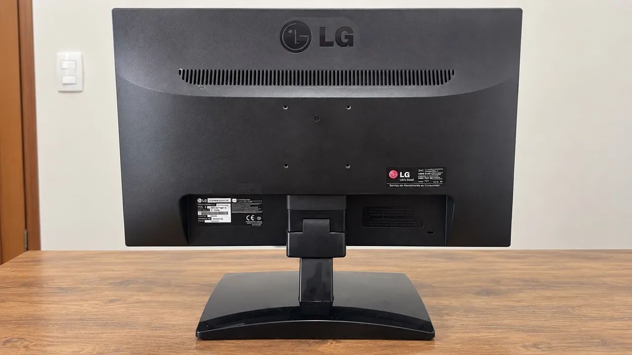Monitor LG Flatron 21,5? Full HD LED E2241C-PN - Foto 2