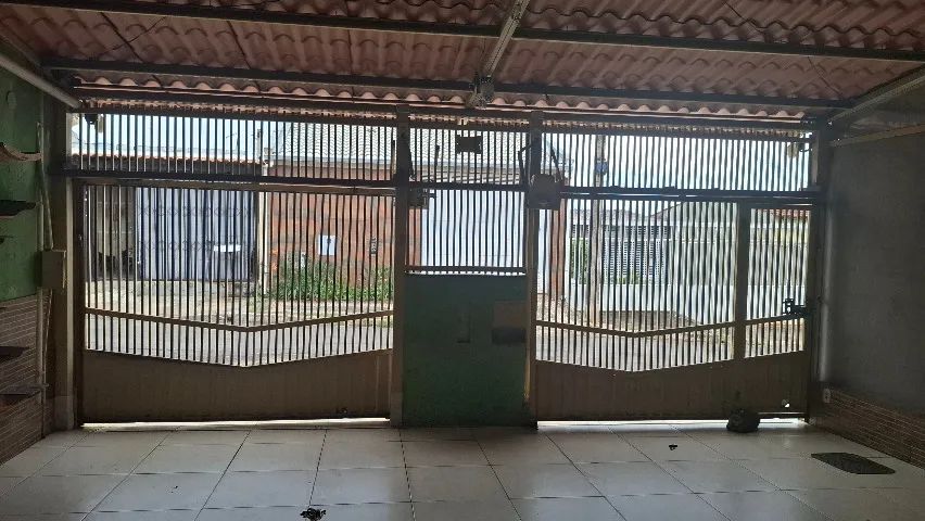 02 GRADES E 3 BANDEROLAS DE PORTÃO