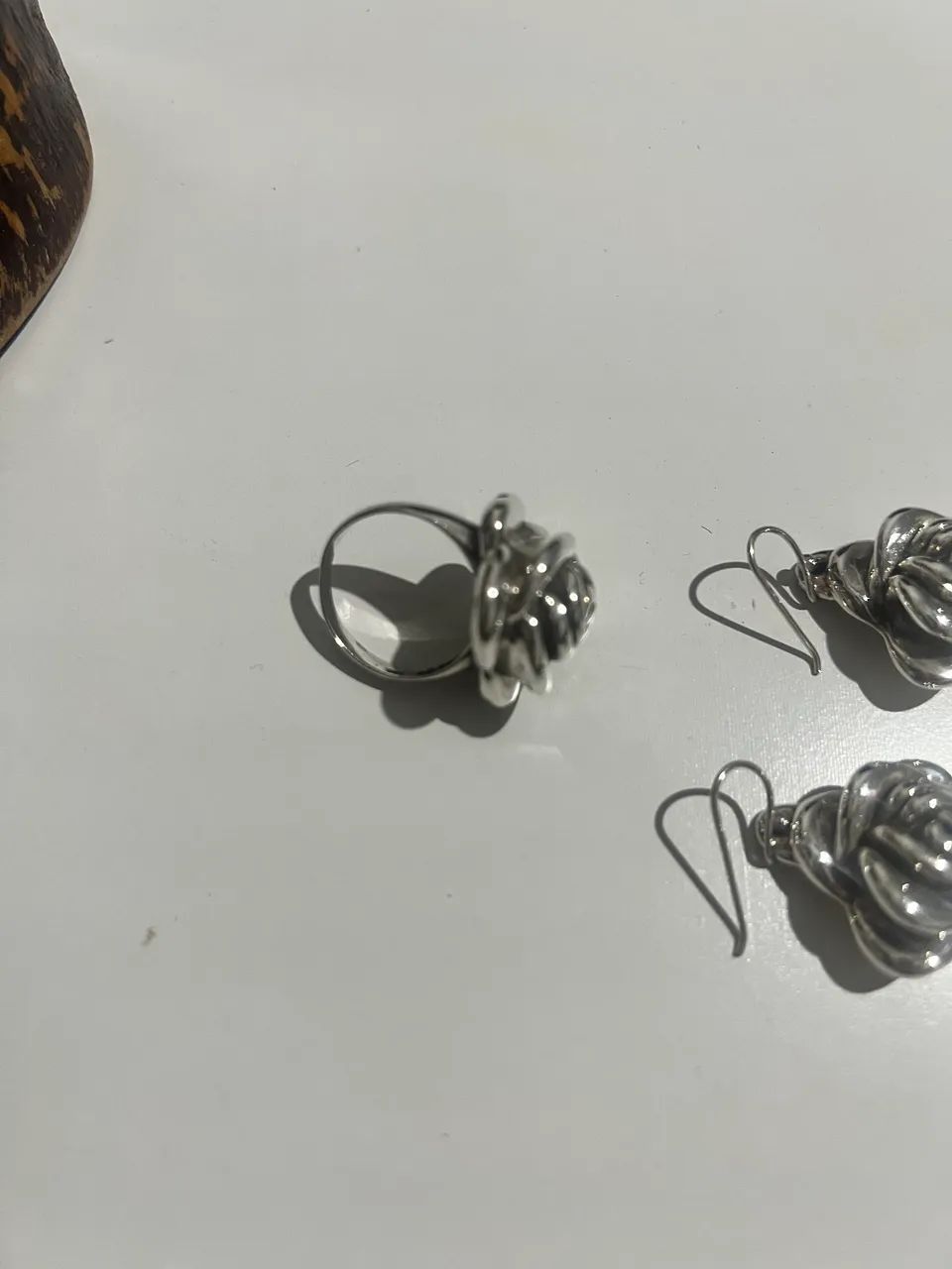 CONJUNTO DE BRINCOS E ANEL ROSAS EM PRATA 925  - Foto 4