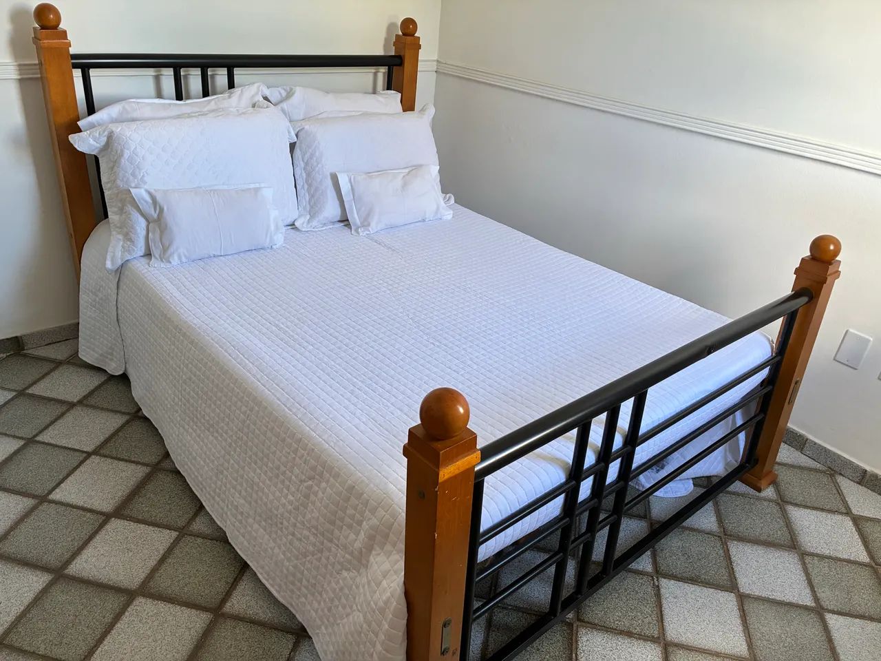 CAMA CASAL VINTAGE - MADEIRA E FERRO