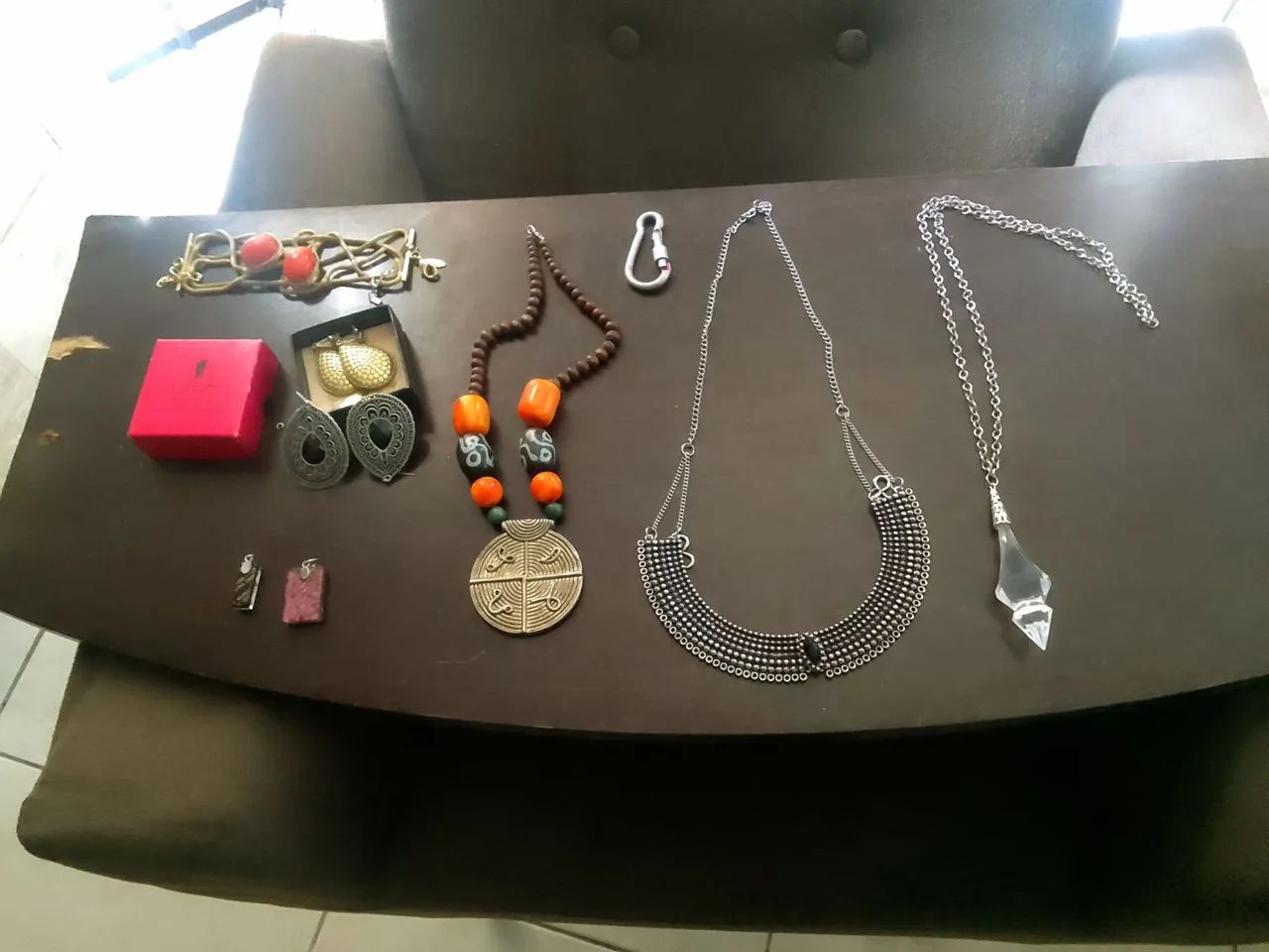 Conjunto de acessórios: colares brincos e pulseira - Foto 3