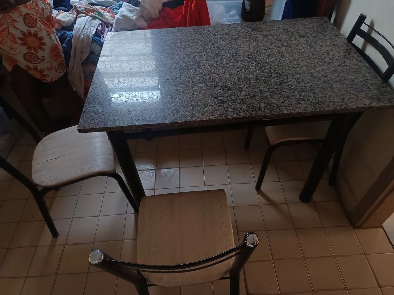 MESA DE JANTAR COM 4 CADEIRAS - Foto 3