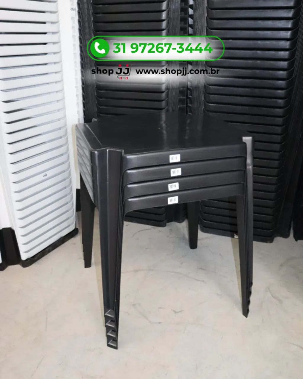 Conjunto de 4 mesas de plastico pretas