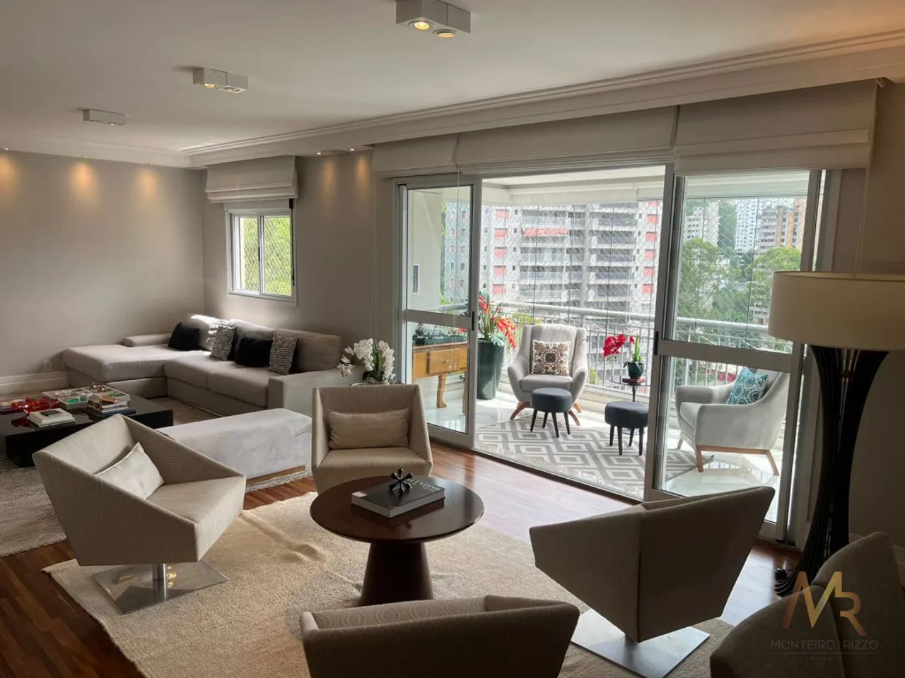 Apartamento mobiliado no Morumbi com 4 dormitórios sendo 3 suítes