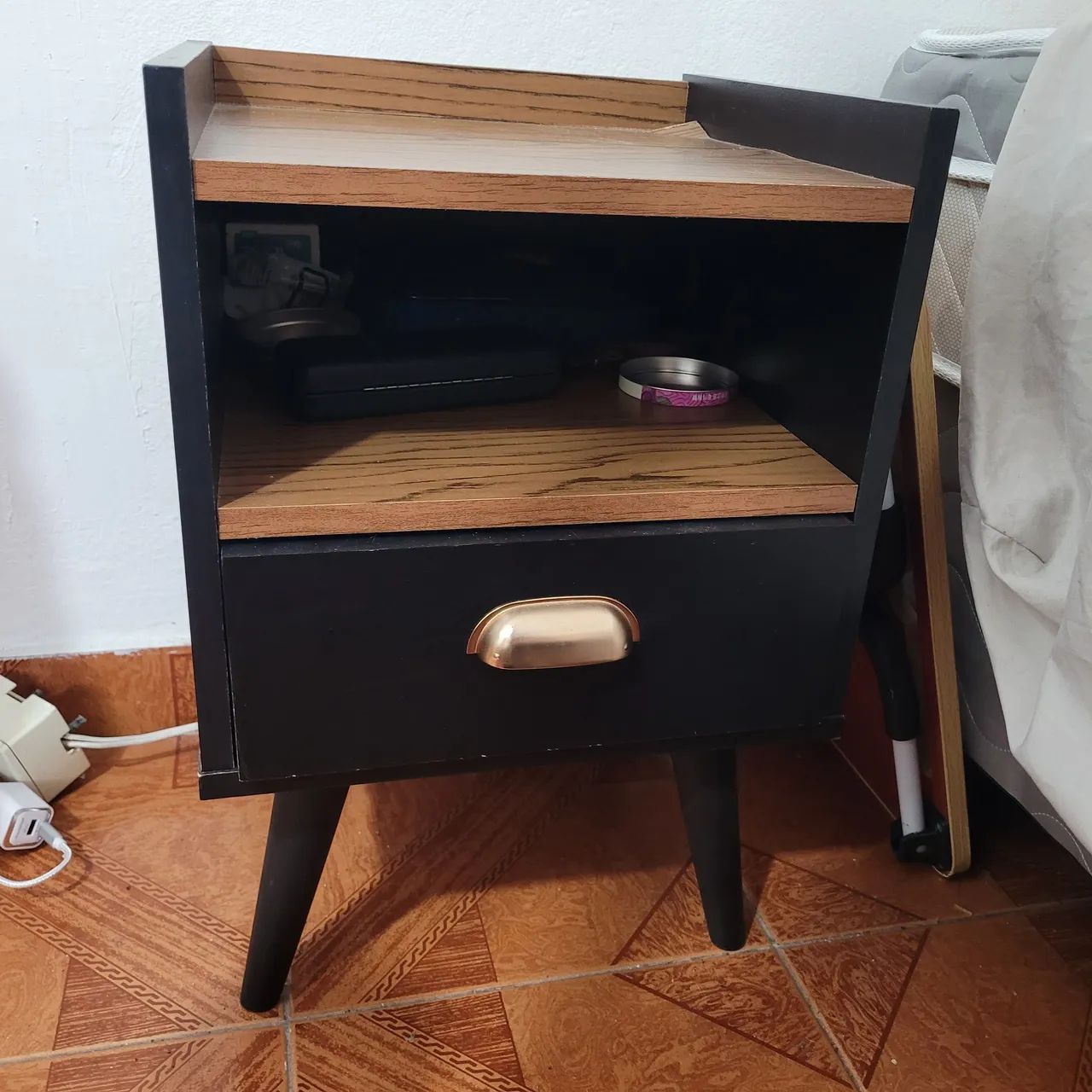 Mesa de Cabeceira / Criado-Mudo em MDF - Bom Estado - Foto 5