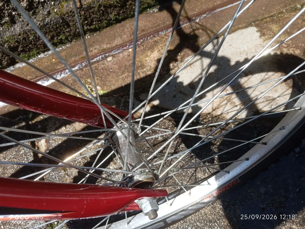 Bicicleta cairo aro 24 semi nova vermelha  - Foto 3