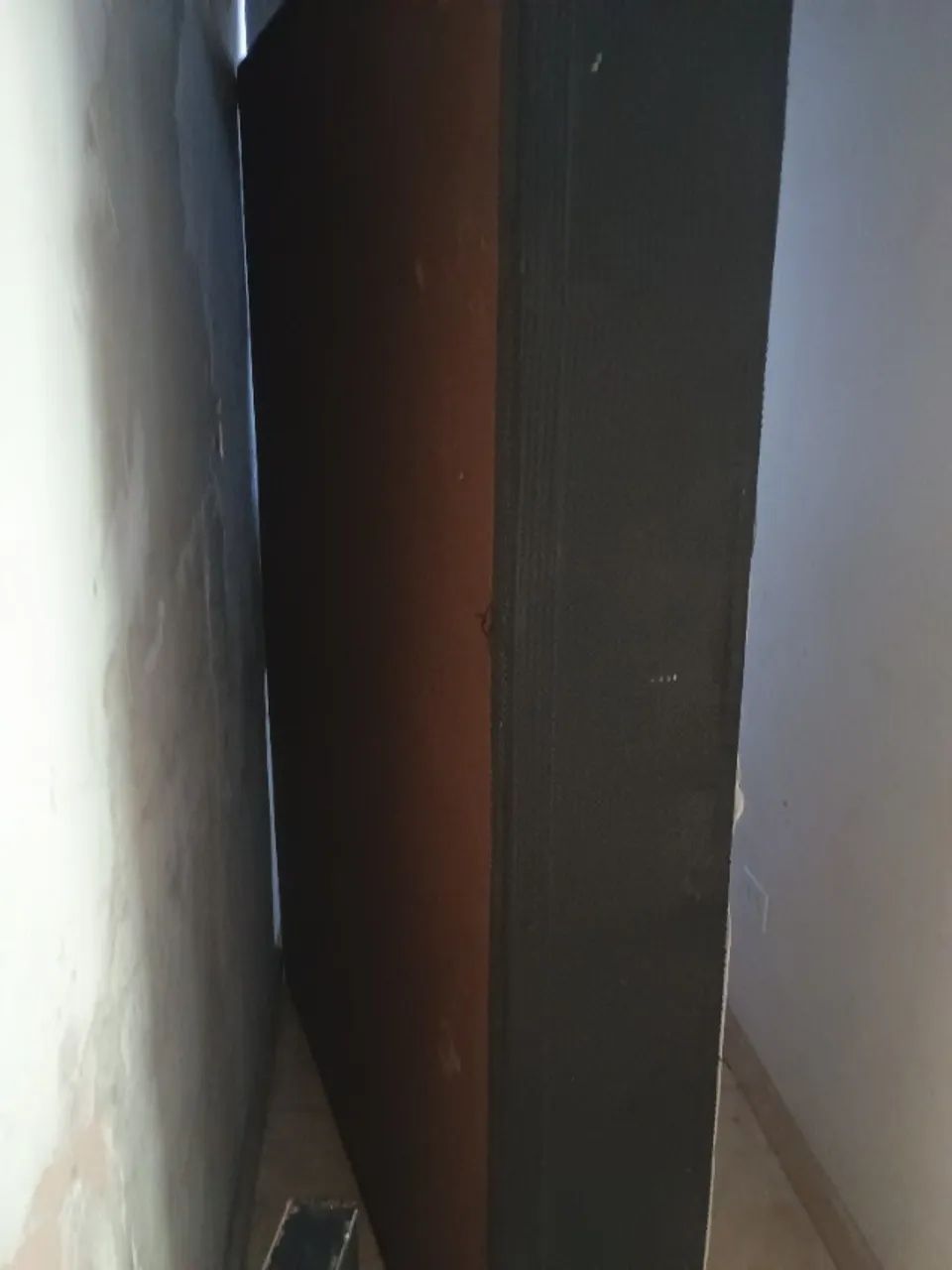 Base de cama casal usada cor preta 150 reais sou de guaianases são Paulo  - Foto 2