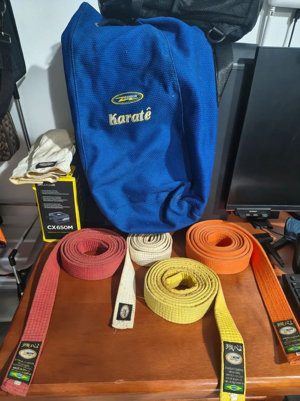 Kit Karatê Zanshin - Bolsa Trançada + 4 Faixas + Par de Luvas