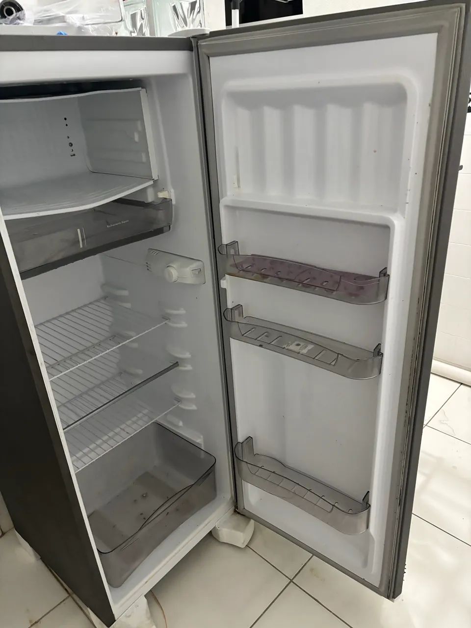 Geladeira ESMALTEC 