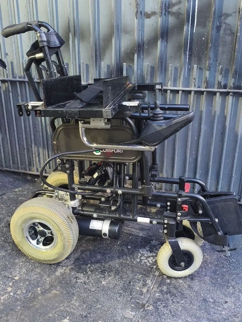 Cadeira de roda motorizada comfort