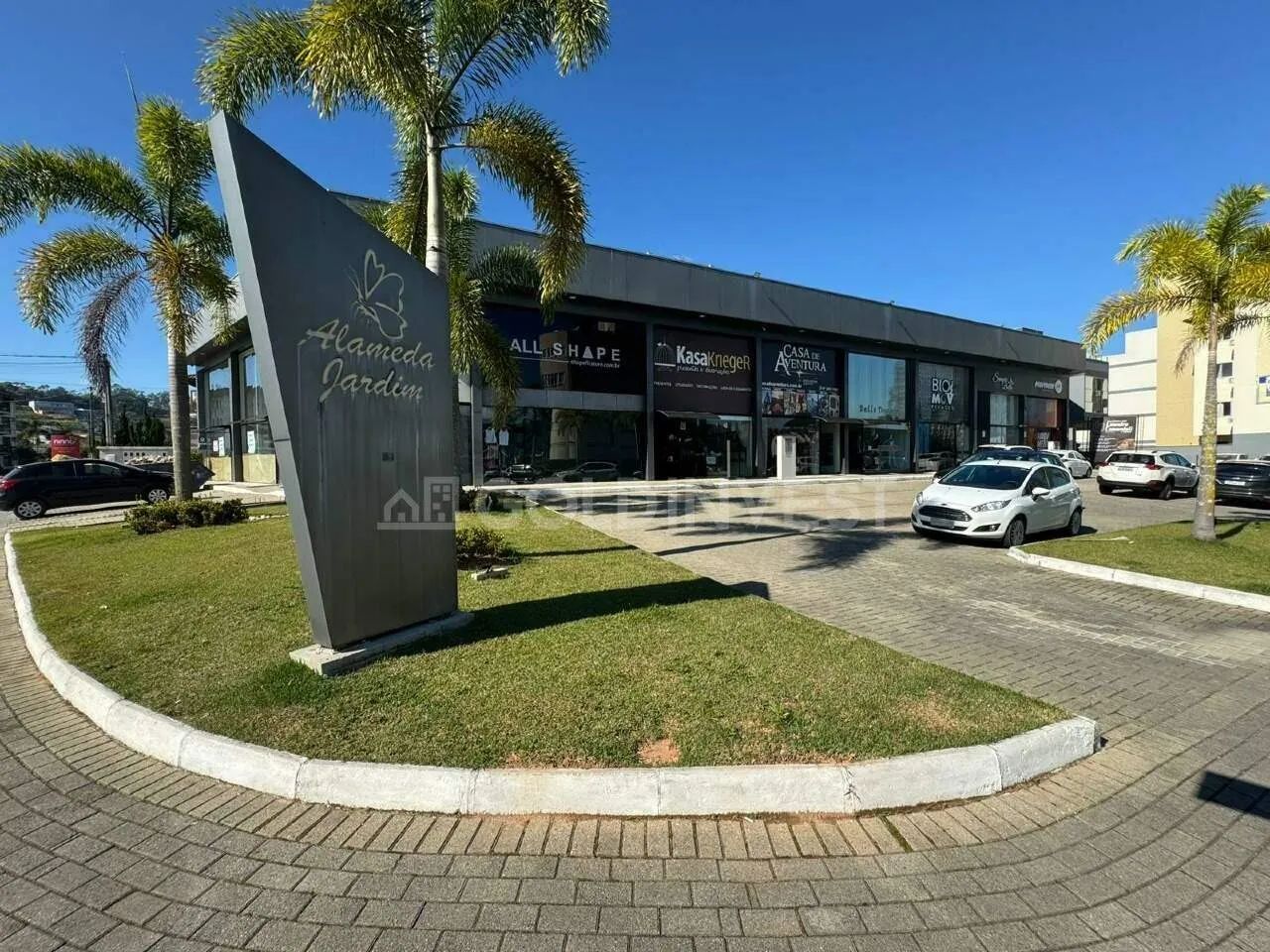 Sala comercial com 100m² no bairro Jardim Maluche!!!