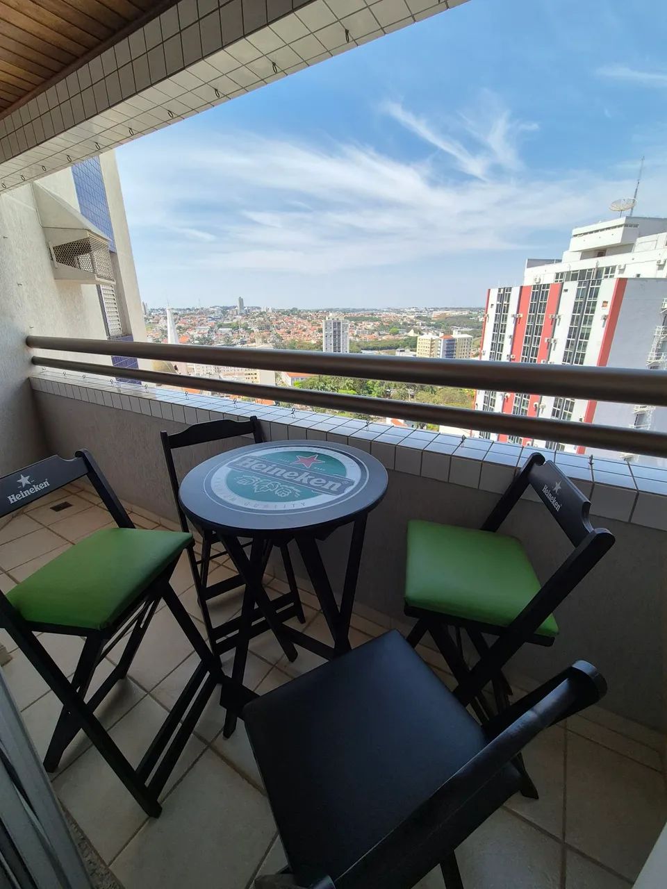 Conjunto de mesa bistro e 4 cadeiras