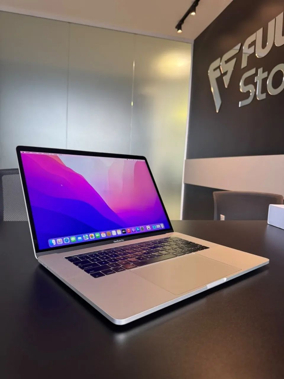 Macbook Pro 2016 i7 16GB 512GB 15''pol Silver - Notebooks - Catolé