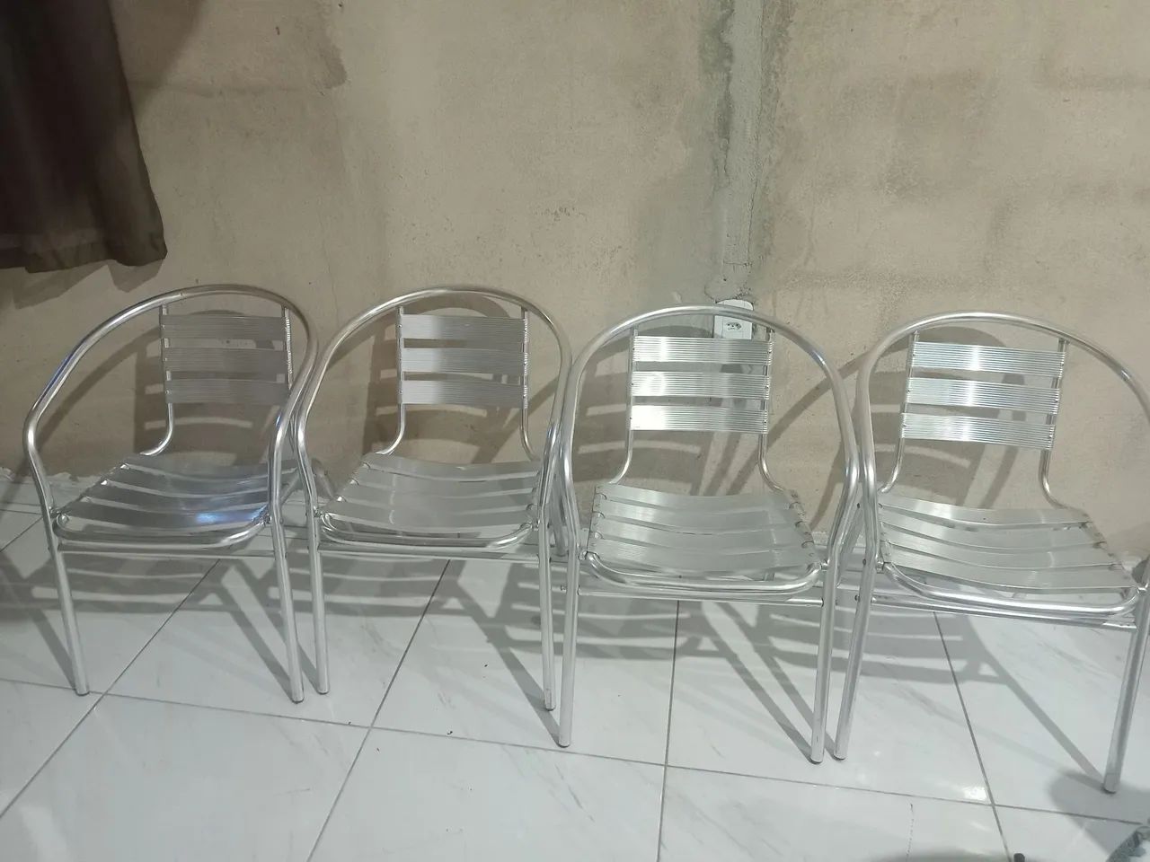 Vendas de 4 cadeiras de alumínio  - Foto 2