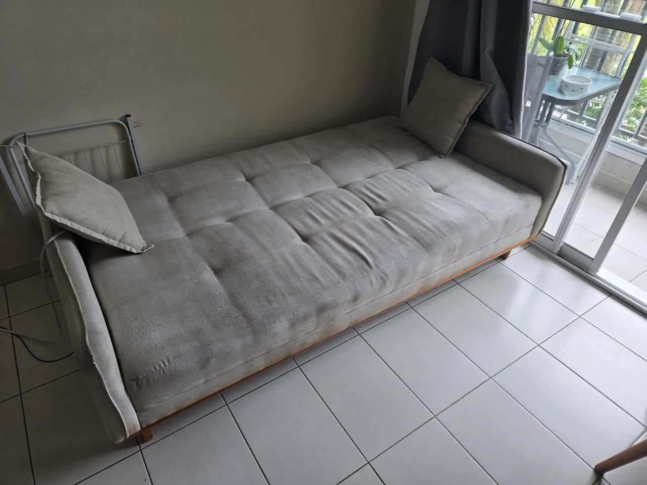 Sofá cama de linho bege - Foto 3