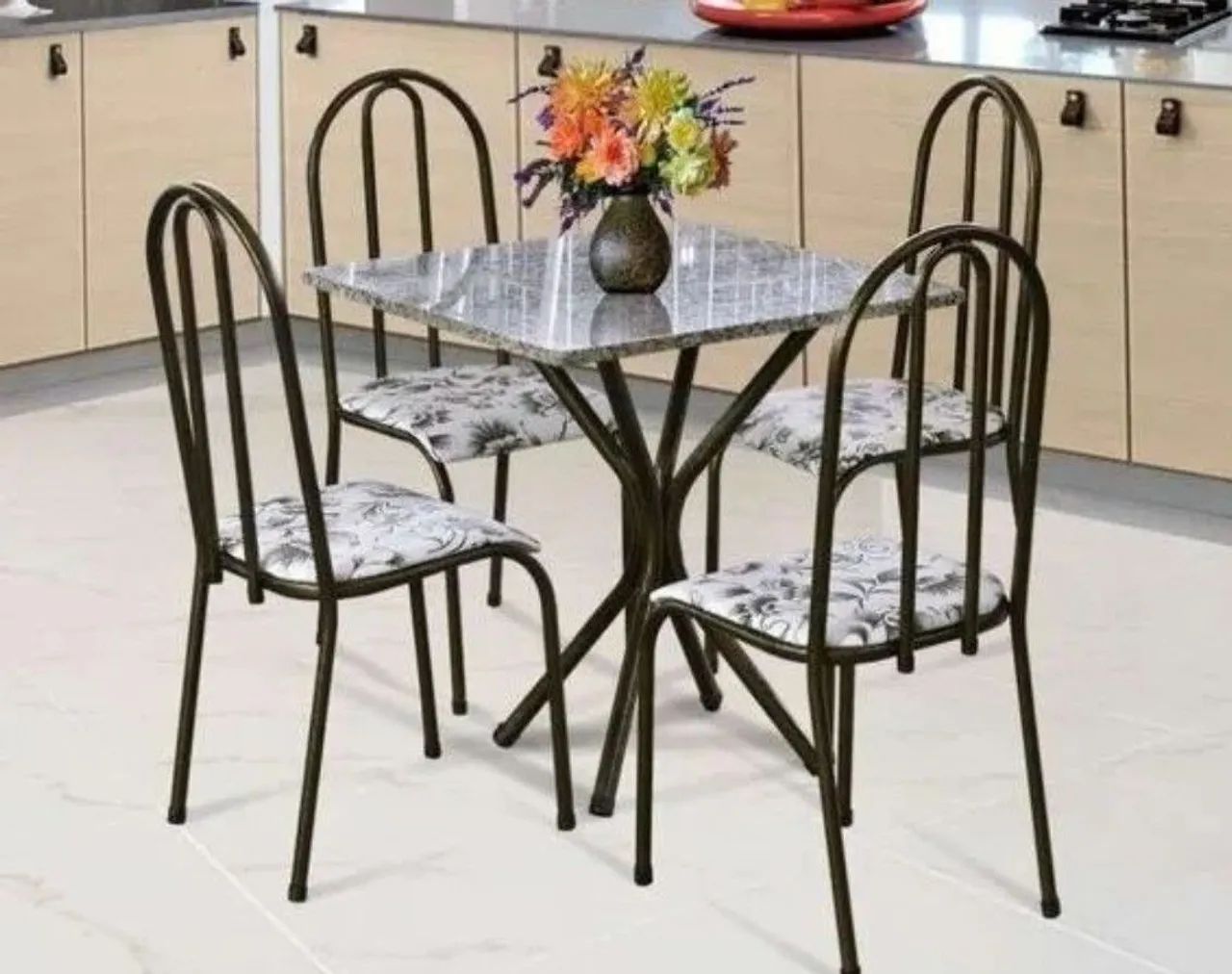 Mesa Bianca 4 Cadeiras! Pronta Entrega!