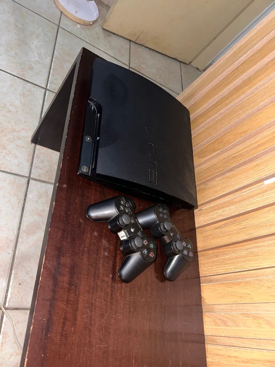 PS3 Desbloqueado + dois controles  - Foto 3