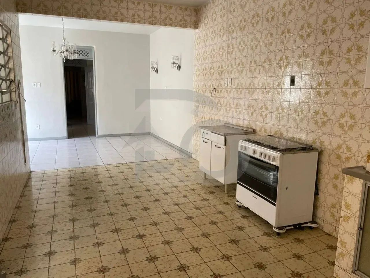 Casa Ampla com 5 Quartos e Quintal Espaçoso no Santo Antônio