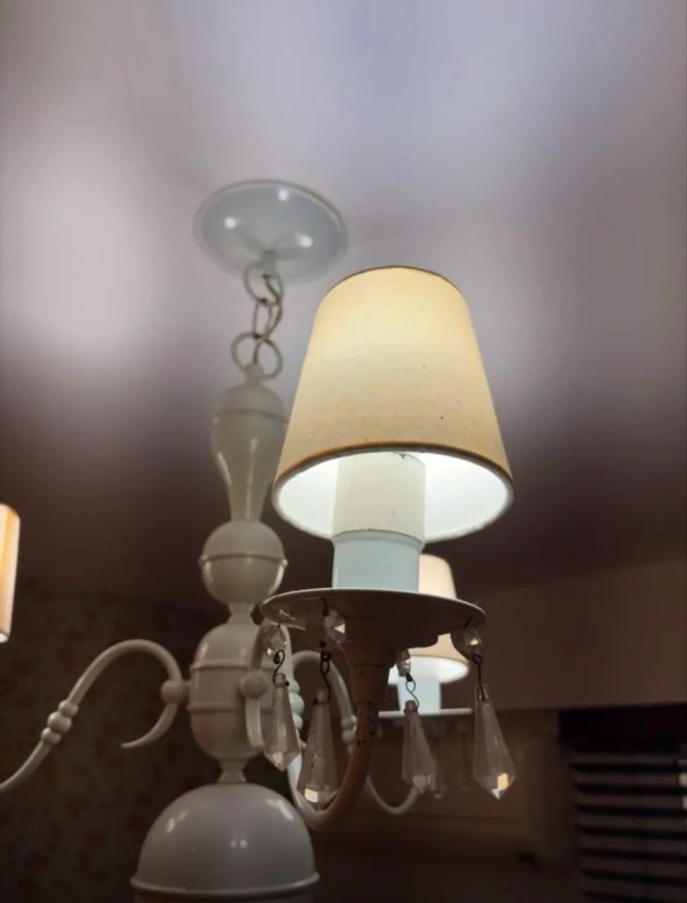 Oportunidade Lustre lindo branco  com 3 cúpulas  - Foto 2