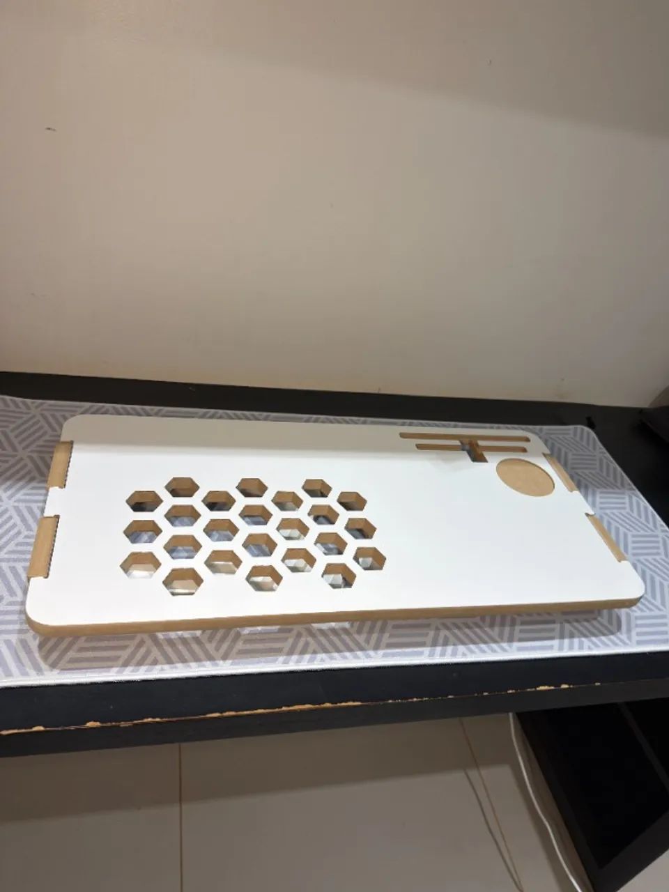 Mesa Dobrável para Notebook na Cama em MDF com Porta-Copos - Foto 2