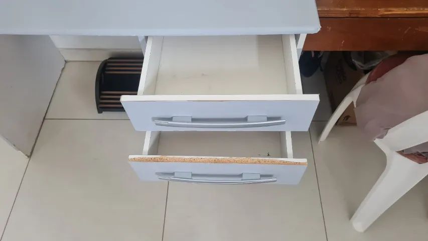 Escrivaninha com duas gavetas - Foto 4