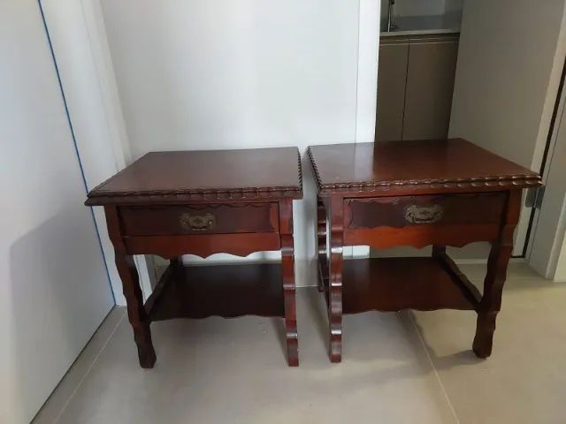 Mesa de Cabeceira em Madeira Maciça - Estilo Colonial