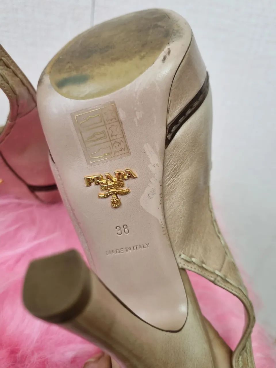 Sapato de couro bege com salto PRADA - Foto 3