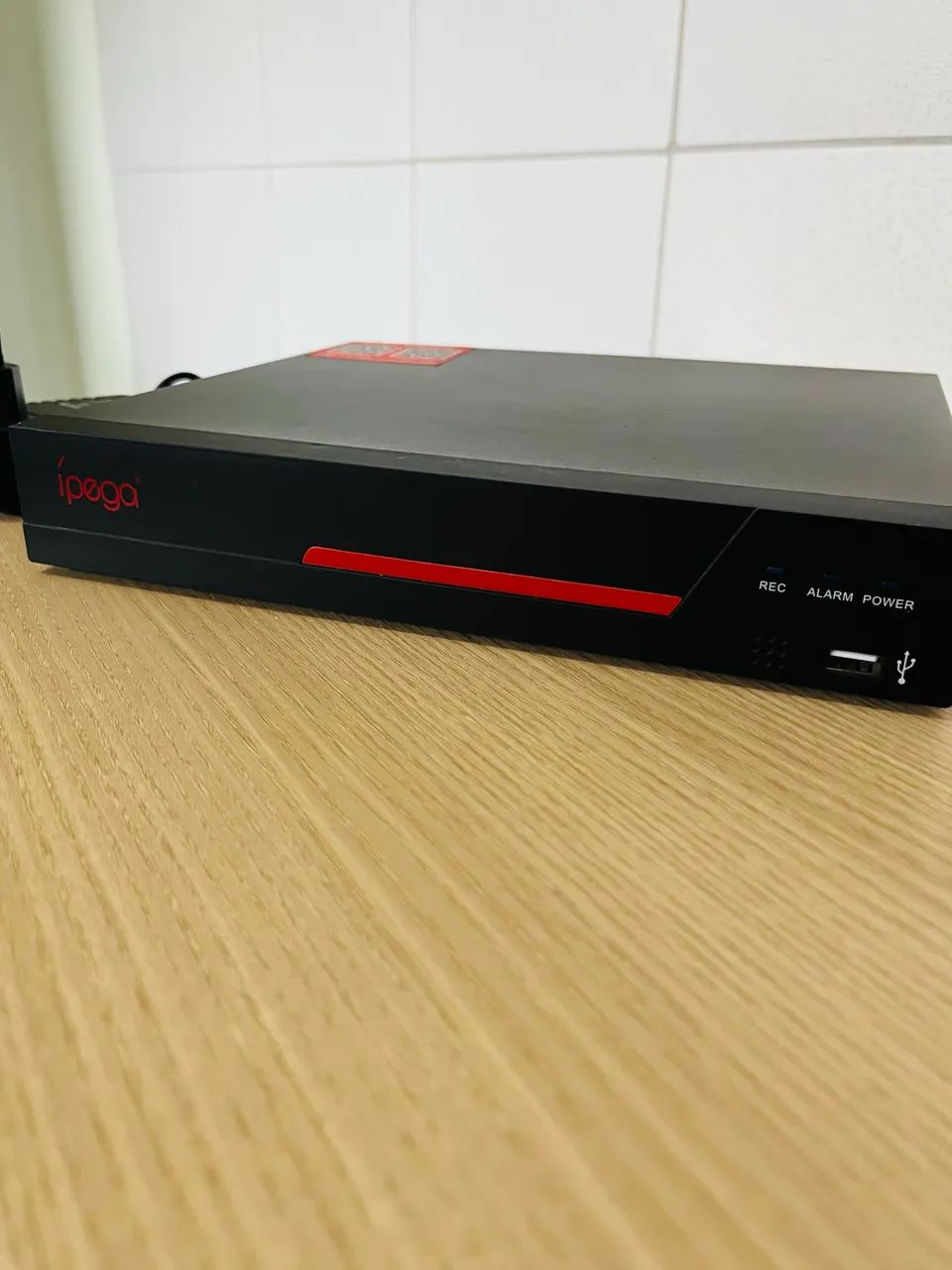 DVR ÍPEGA, 4Canais, AC 100-240V completo com câmera.
