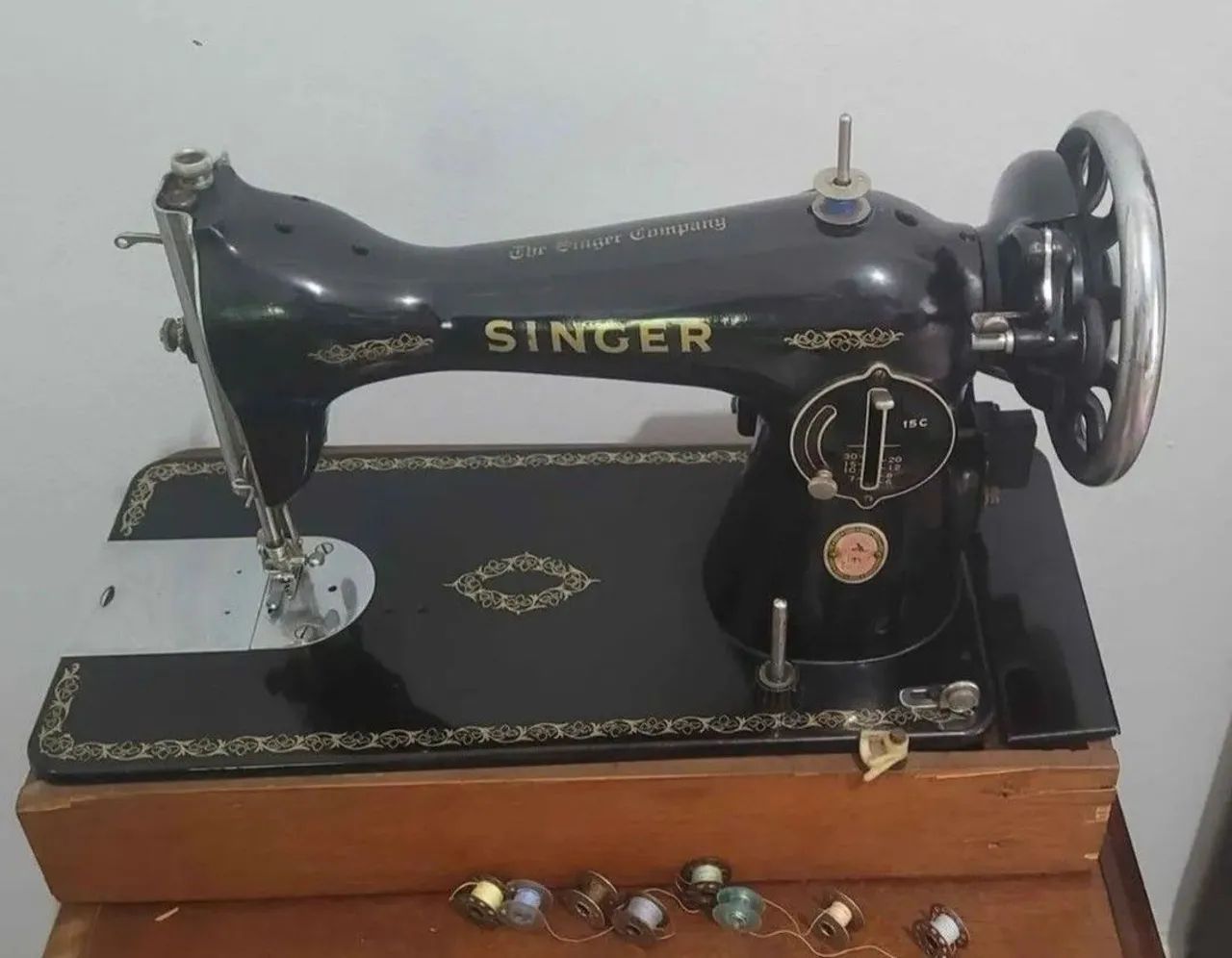 SINGER - Antiga Máquina Costura c/ Base em Madeira, ricamente trabalhada, - Foto 6