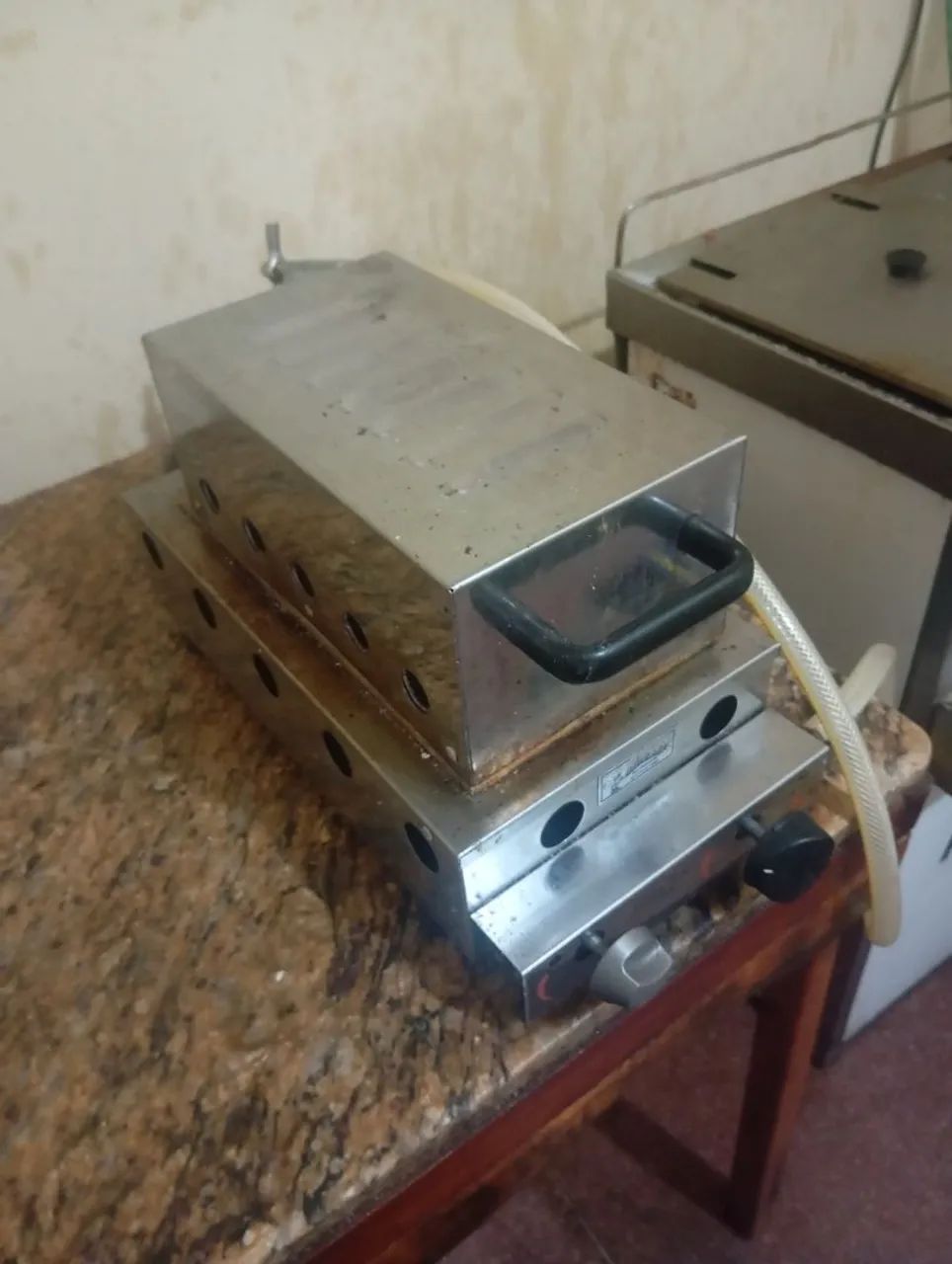 Vendo qrepeira de 6 espaço muito boa em ótimo estado de funcionamento  - Foto 2