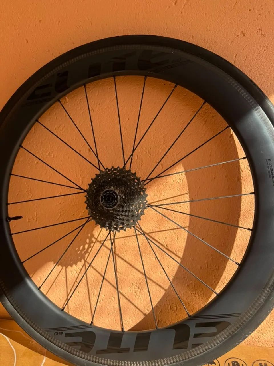 Roda de carbono Elitewheels 60mm - Foto 2
