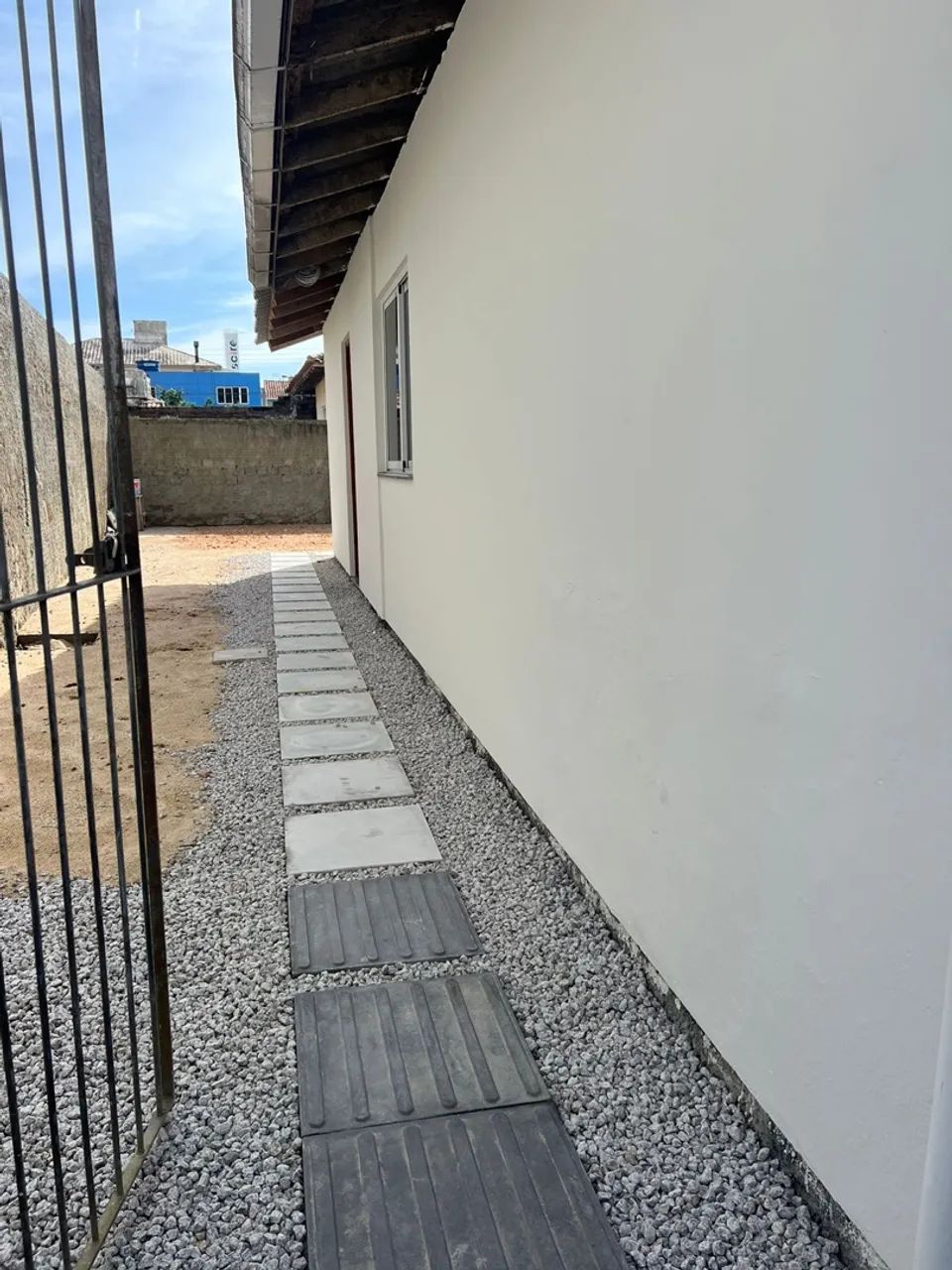 Alugo casa com quintal compartilhado  - Foto 2