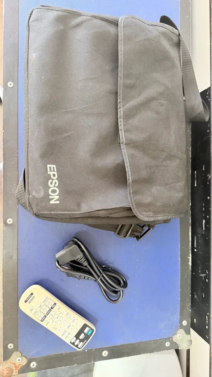 Vendo projetor epson powerlight  s27 - Foto 2