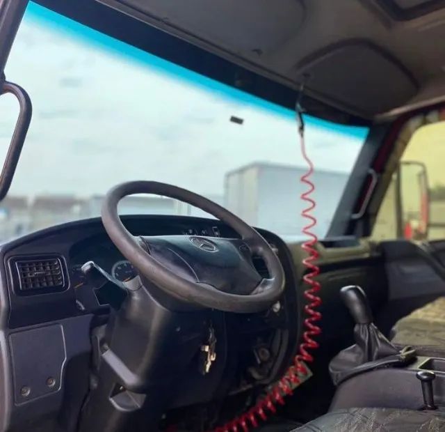 Mb Accelo 815 4x2 - 2012 baú  - Foto 4