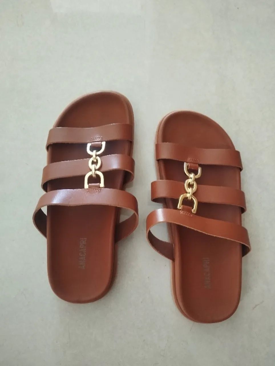 Chinelo Ana Capri