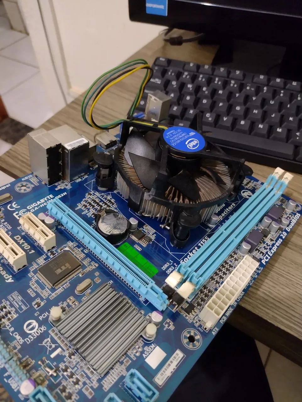 Placa mãe gigabyte ga-h61m-ds2h ddr3 com cooler Intel  - Foto 3