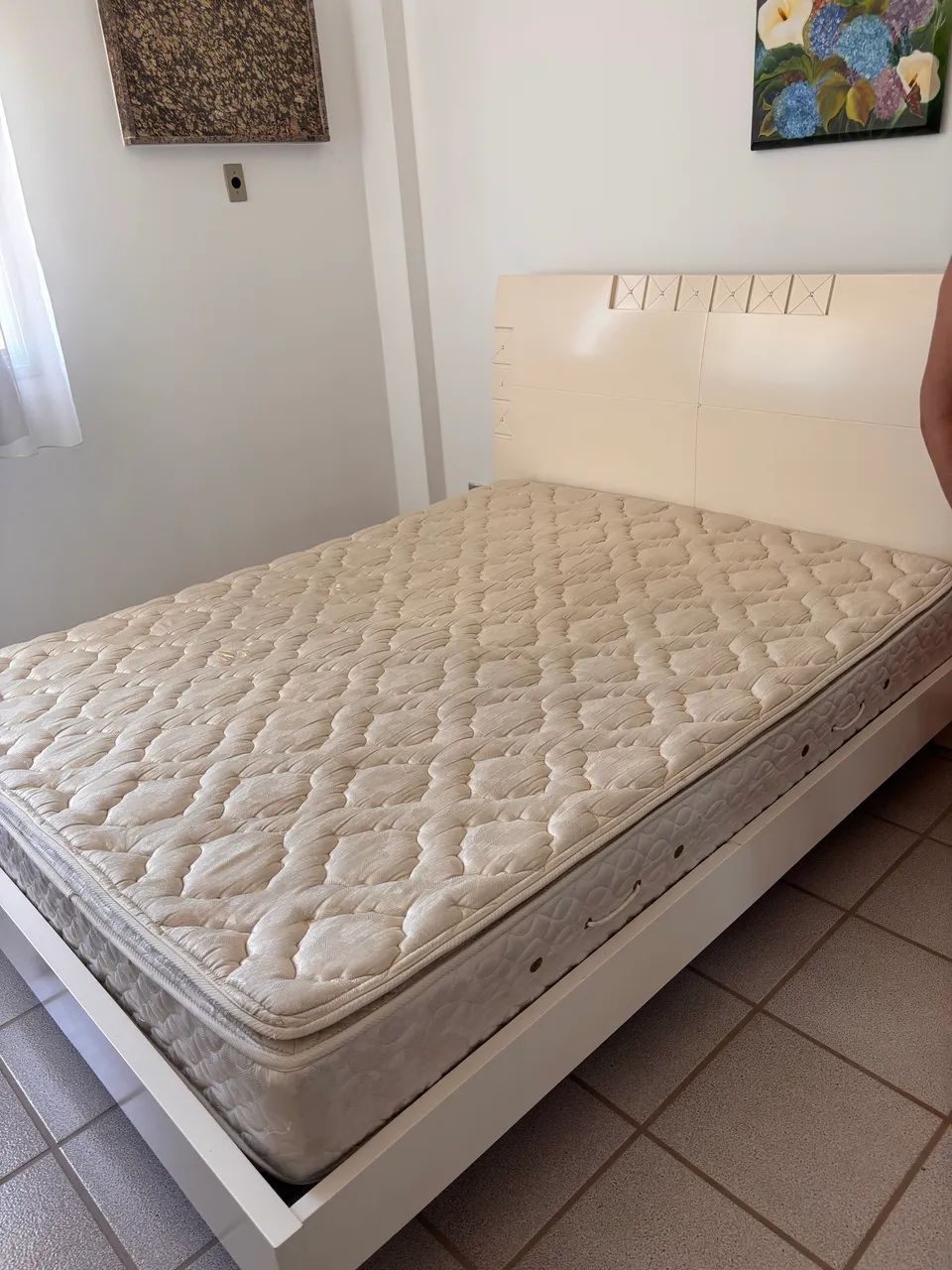 Cama Queen  madeira com colchão Castor