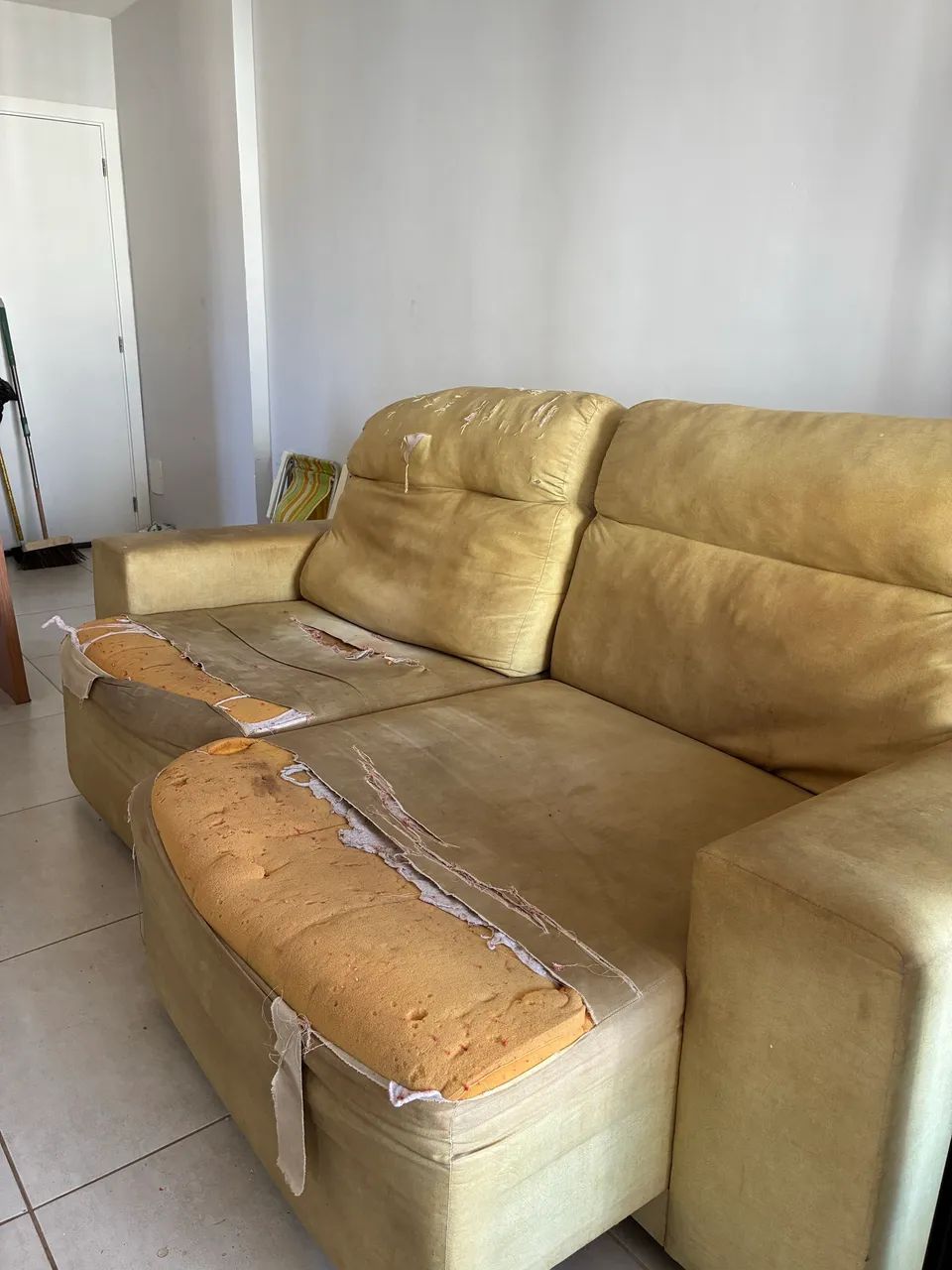 SOFÀ RETRÁTIL, precisando de reforma - Foto 2