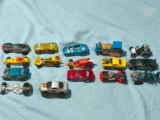 71 Carrinhos Hot Wheels - Foto 3