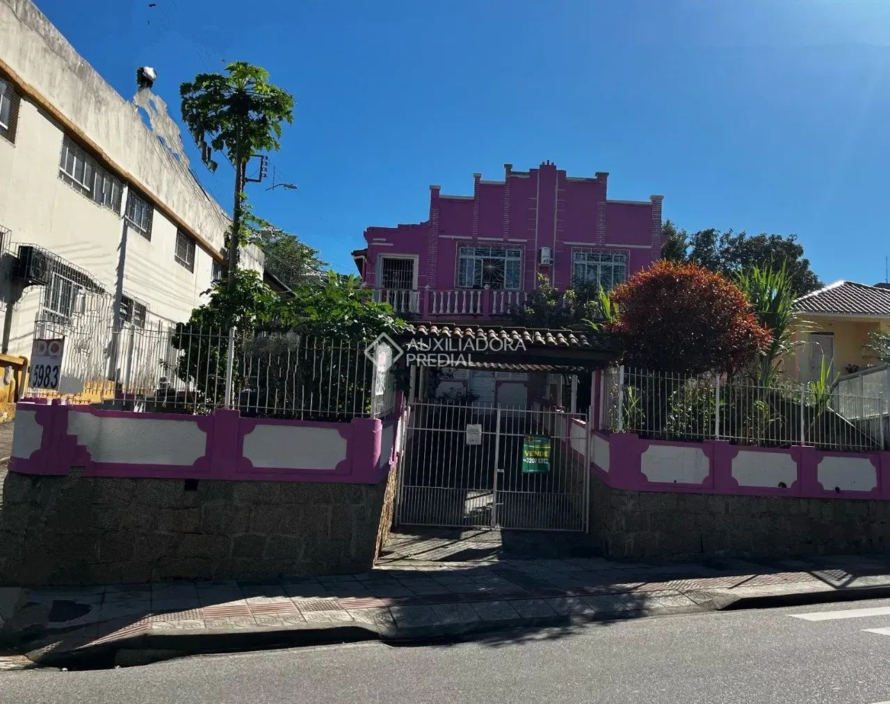 Casa com 3 quartos à venda na Rua Prefeito Dib Cherem