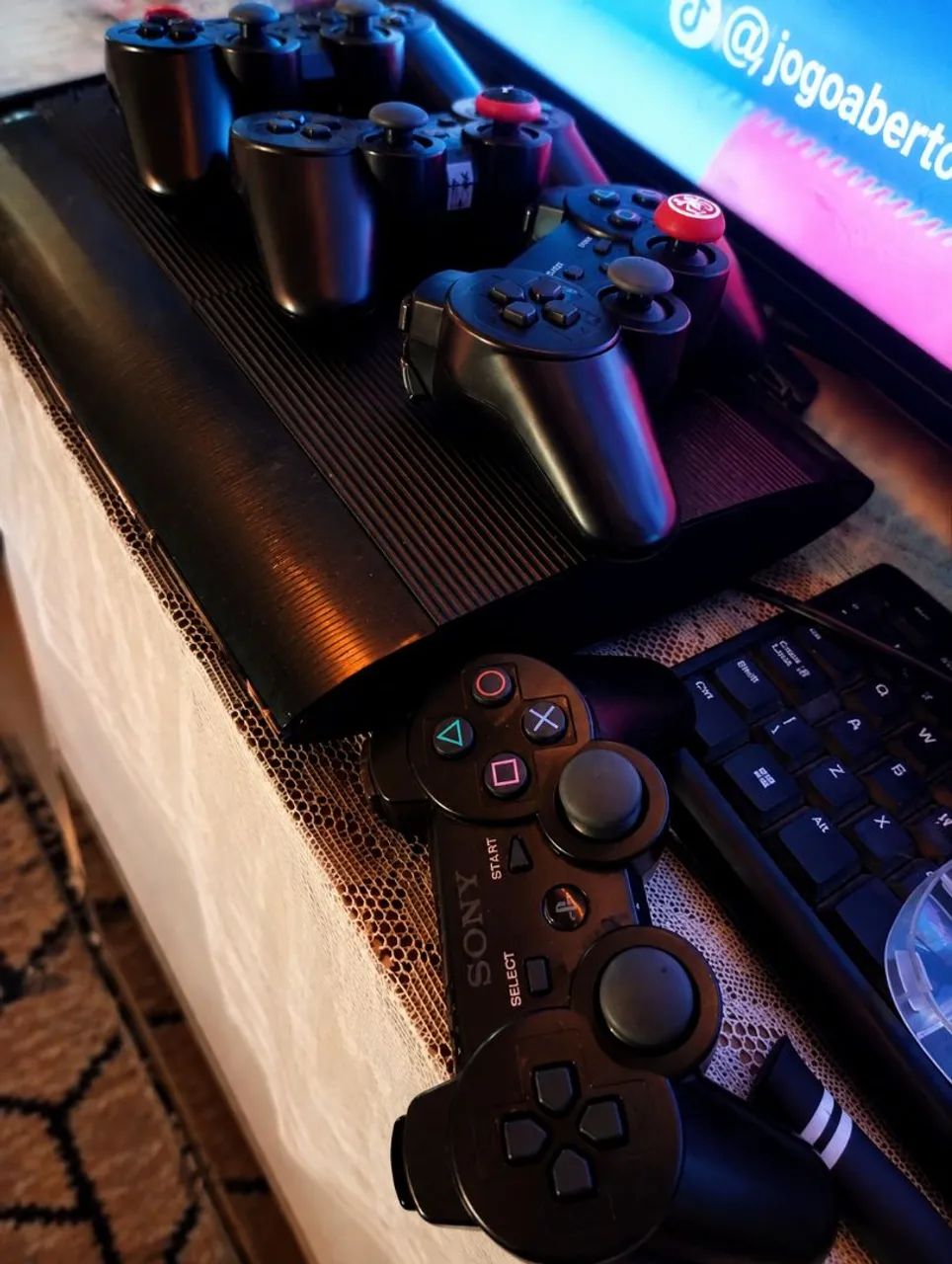 Vendo ps3 desbloqueado com 4 controles - Foto 2