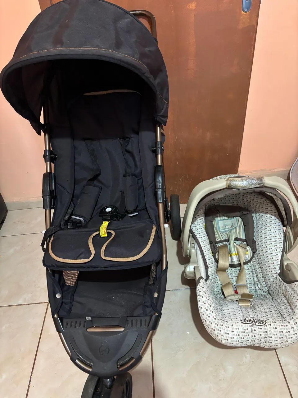 Carrinho de bebê e bebê conforto  - Foto 2