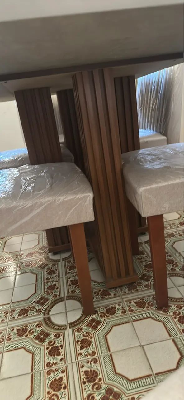 Jogo de mesa com 6 cadeiras - Foto 3