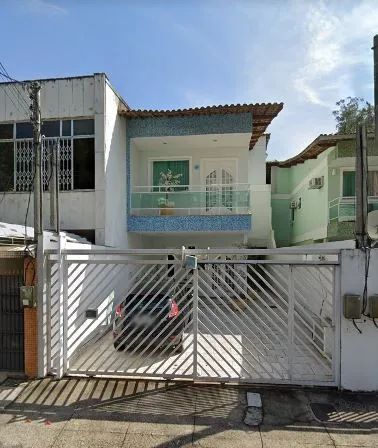Excelente casa em Charitas!
