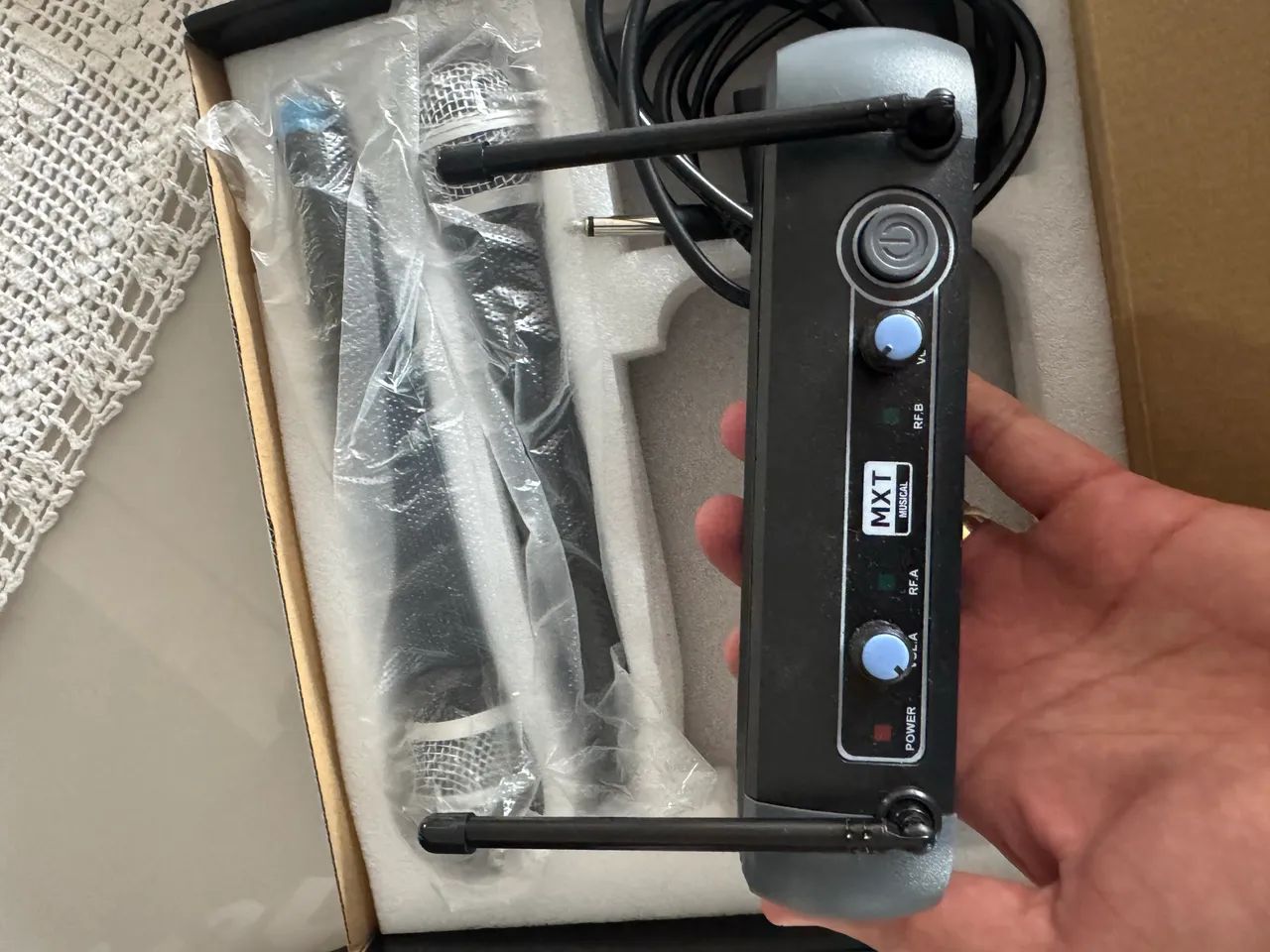 Kit 2 microfones sem fio UHF202 profissional - Foto 3