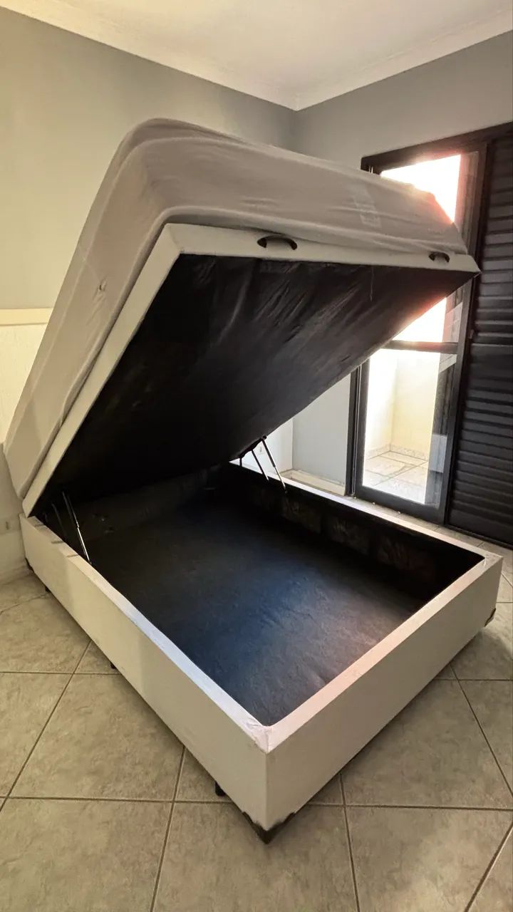 Cama de casal com baú 
