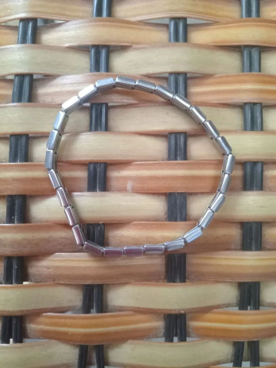 Pulseira em aço.