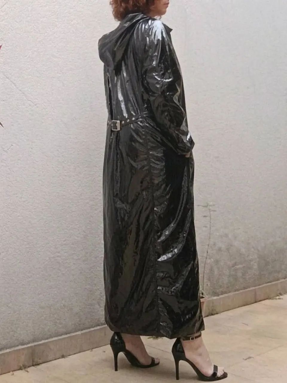 trench coat ideologia vinil preto m - Foto 2