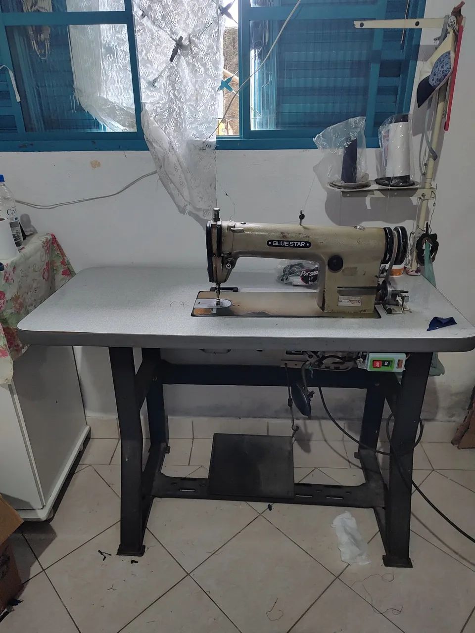 Maquina de costura reta e uma overlok - Foto 5