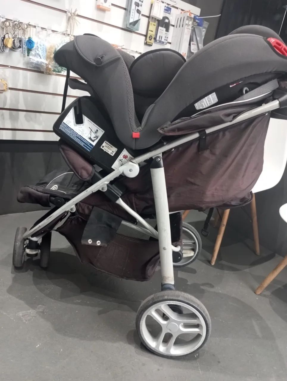 Carrinho de Bebê Graco com Bebê Conforto Matrix Infantil - Foto 2